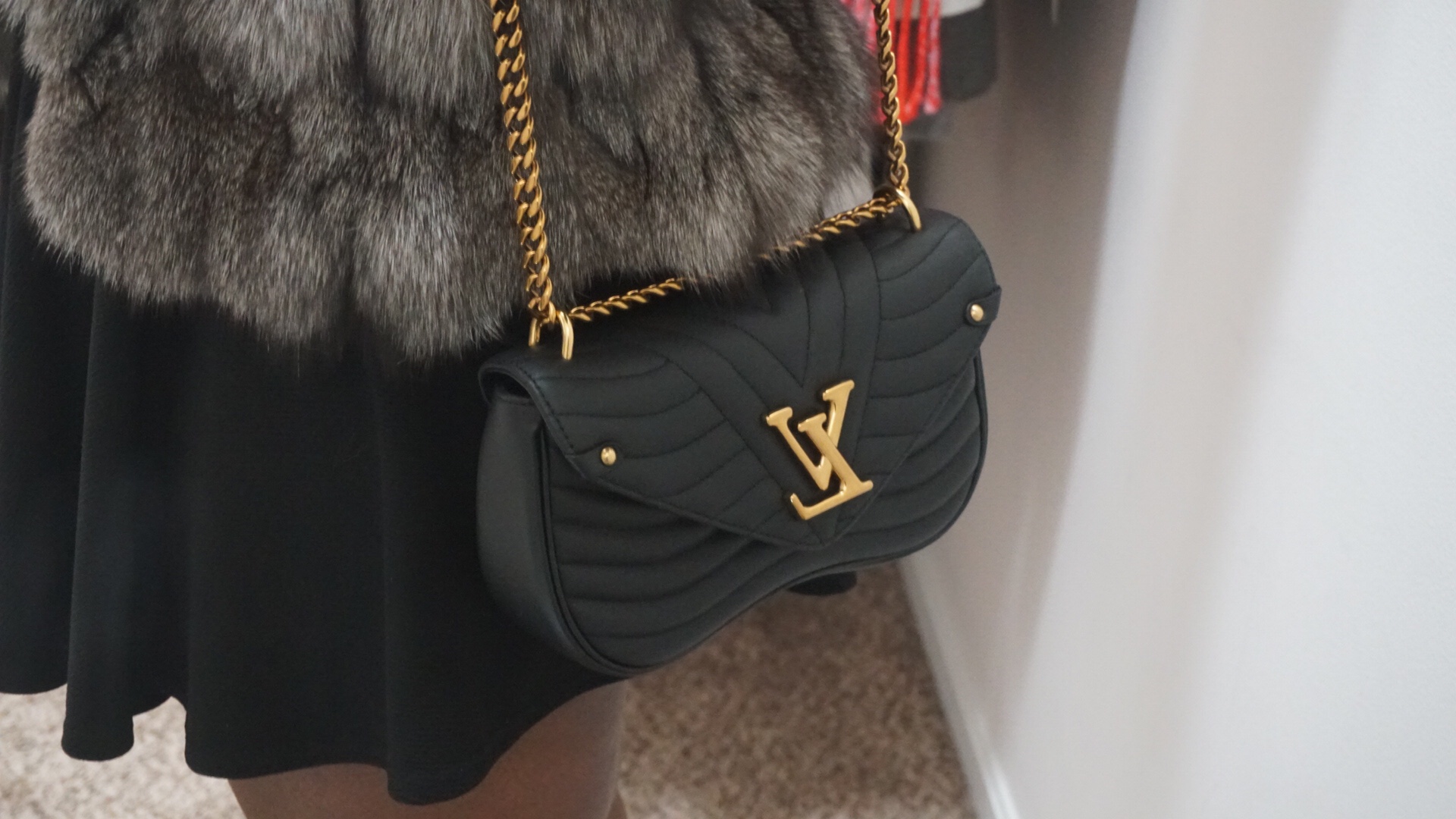 LOUIS VUITTON UNBOXING: LV NEW WAVE CHAIN BAG MM IN BLACK / FIRST  IMPRESSIONS 