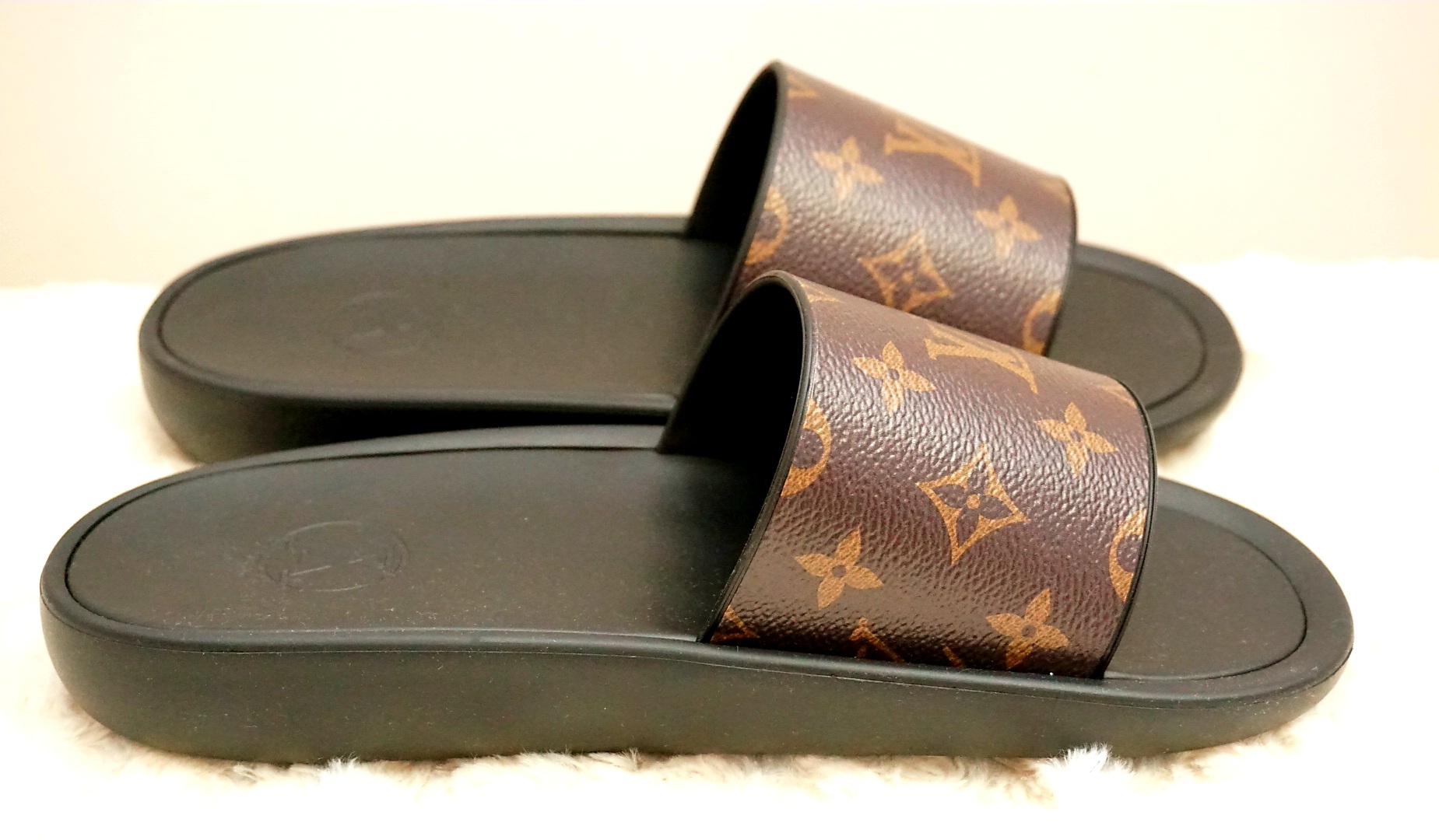Louis Vuitton Flat Mule Slides – Luxxe